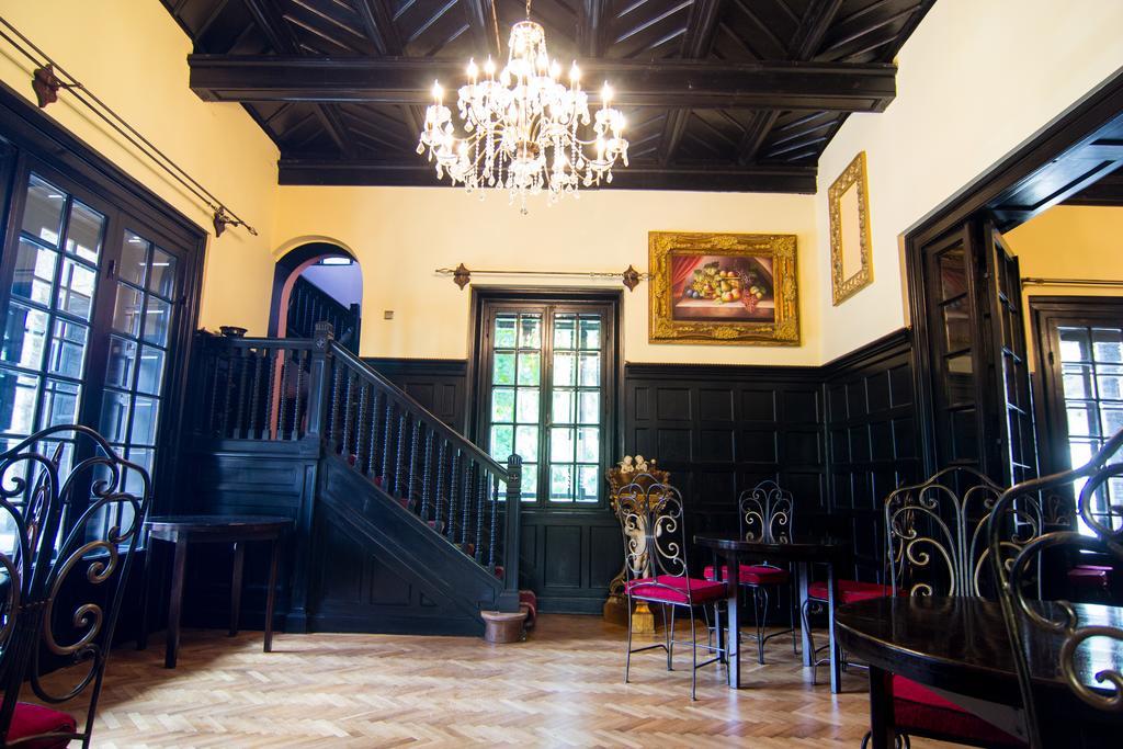 Отель Casa Cu Farfurii Синая Экстерьер фото